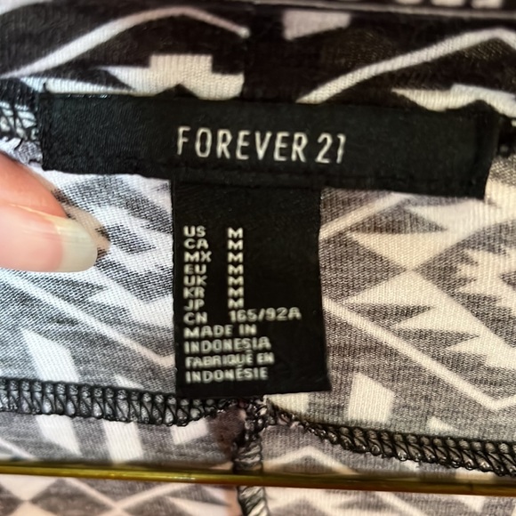 EUC Forever 21 Black and white long cardigan - Picture 6 of 7
